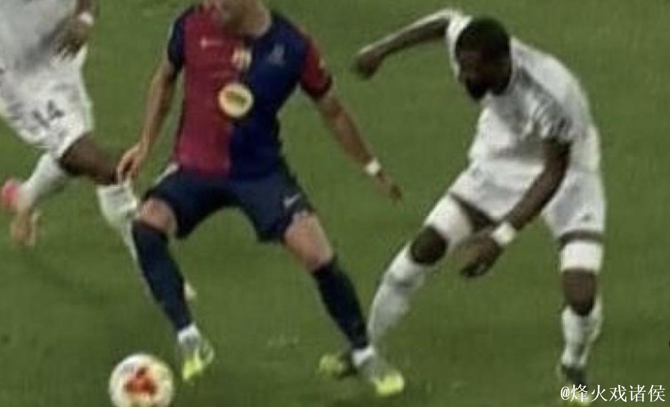 不细看还真看不出来,费兰进球因为拉菲尼亚开角球后越位被吹 不细看还真看不出来,费兰进球因为拉菲尼亚开角球后越位被吹