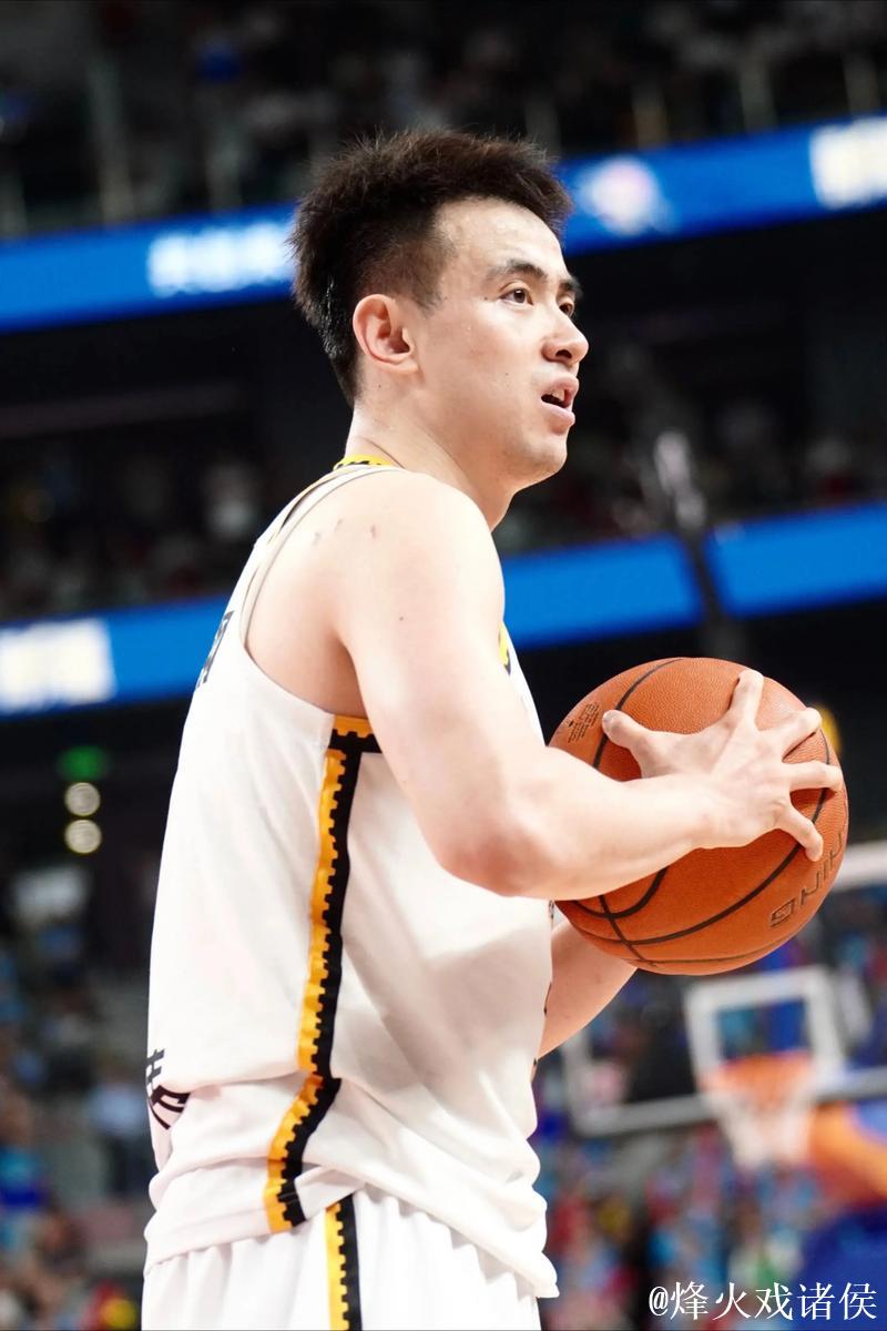 张镇麟21分赵继伟12+13辽宁胜新疆 阿不都17分