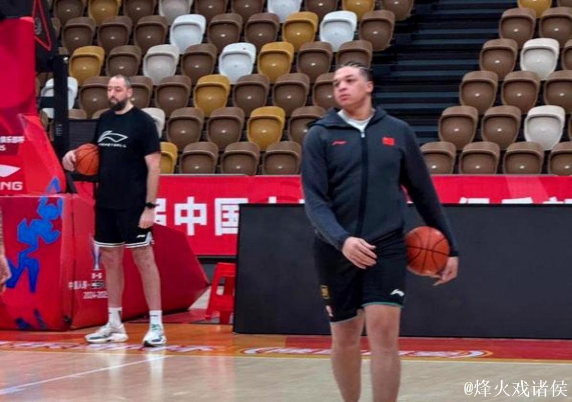 上海男篮裁掉外援,真不是他技术差,管理层私下曝嫌他直播比训练用心,职业态度才是硬通货 上海男篮裁掉外援,真不是他技术差,管理层私下曝嫌他直播比训练用心,职业态度才是硬通货